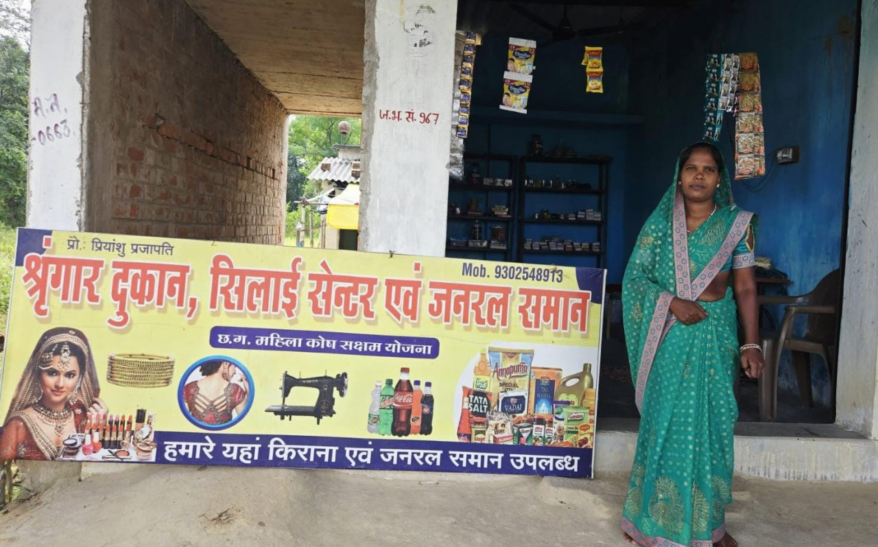 सूरजपुर : पति के निधन के बाद भी नहीं टूटा ग्राम केशवनगर निवासी श्रीमती अमृता प्रजापति का हौसला, सक्षम योजना से बनीं आत्मनिर्भर ,,,